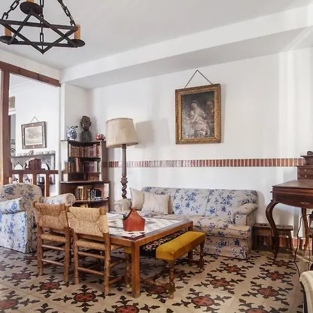 Semesterbostad Spacious House With Garden In *