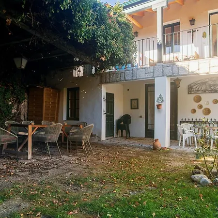 Semesterbostad Spacious House With Garden In Sardon De Duero
