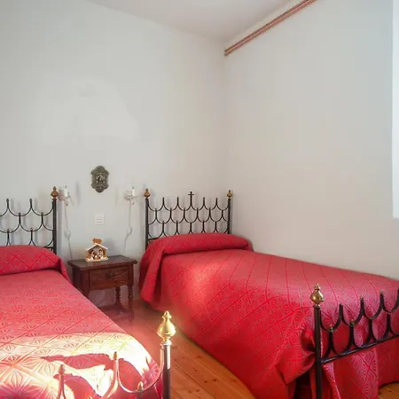 Spacious House With Garden In *