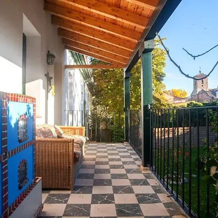 Semesterbostad Spacious House With Garden In
