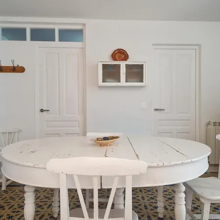 Semesterbostad Spacious House With Garden In Sardon De Duero