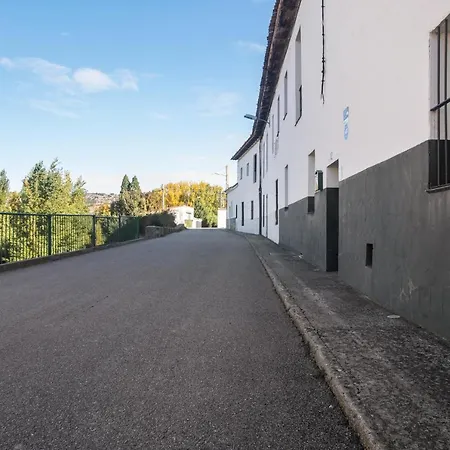 Spacious House With Garden In *