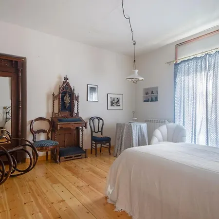 Spacious House With Garden In *