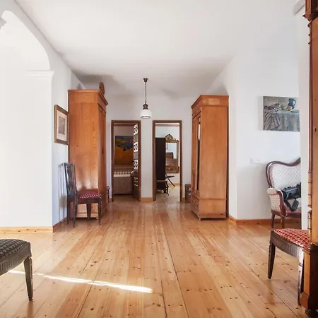Semesterbostad Spacious House With Garden In