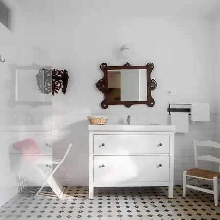 Spacious House With Garden In *