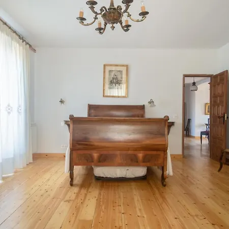 Spacious House With Garden In *